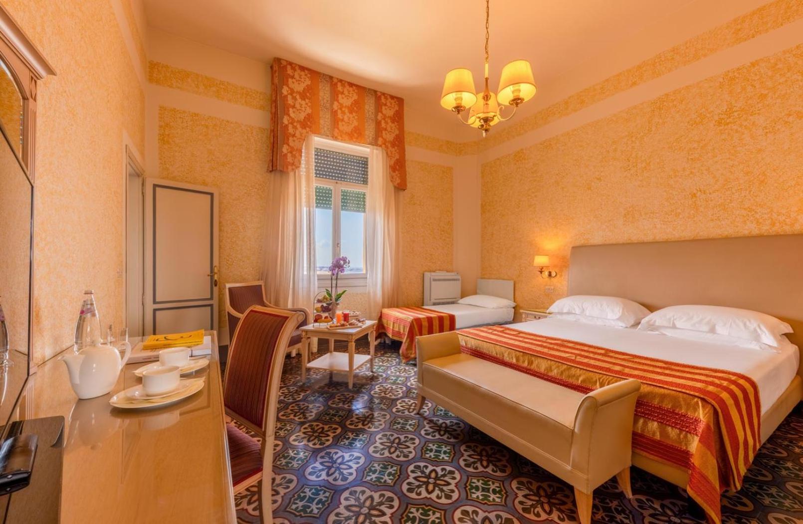 Triple Room Partial Sea View